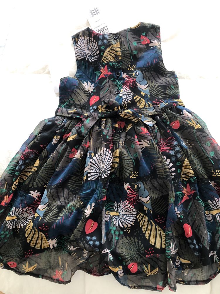 Vestido novo manga cava , forrado