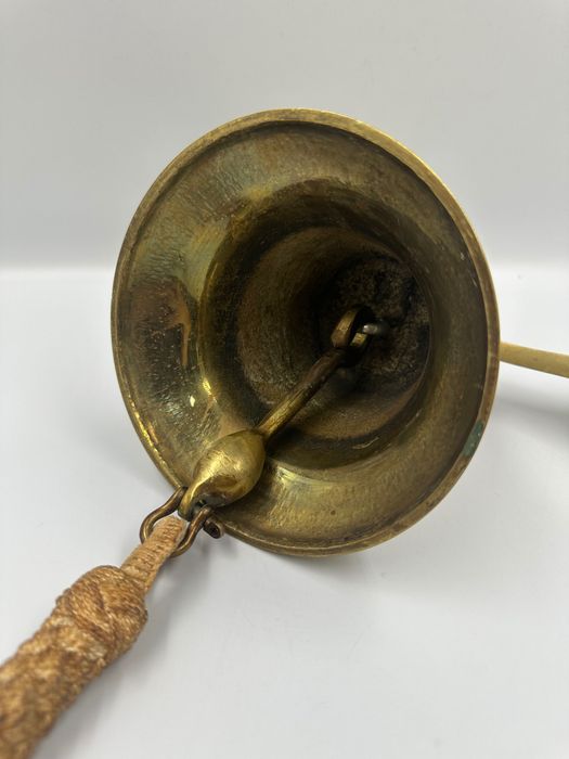 Duży mosiężny dzwon okrętowy do powieszenia