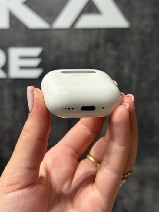 Нові оригінальні навушники Apple AirPods 4 ANC
