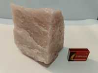 Naturalny kamień Kwarc Różowy w formie bryły Duży okaz