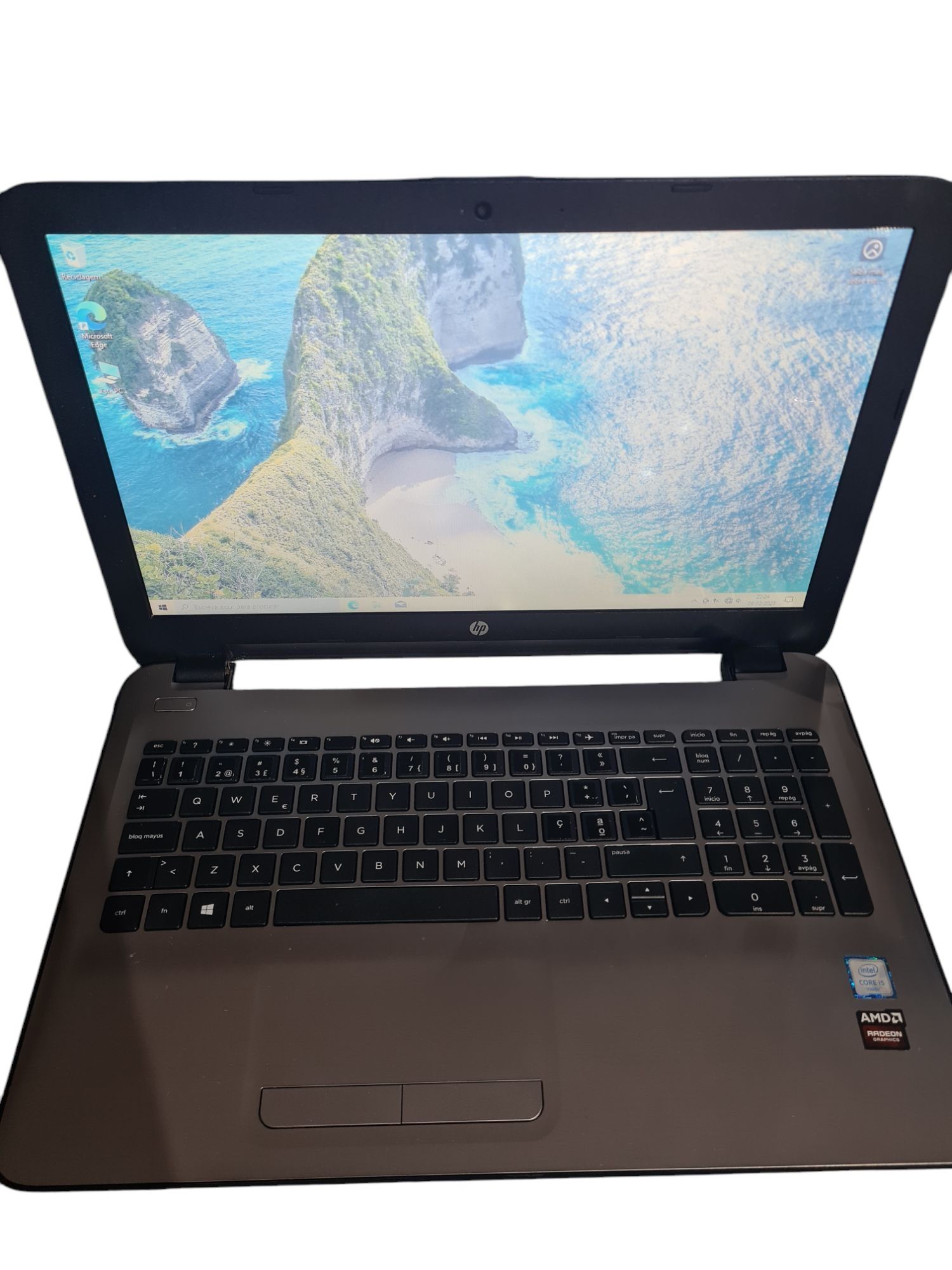 HP 15-ay005np (I5-6200U/ 8gb ram/ ssd/ Radeon)