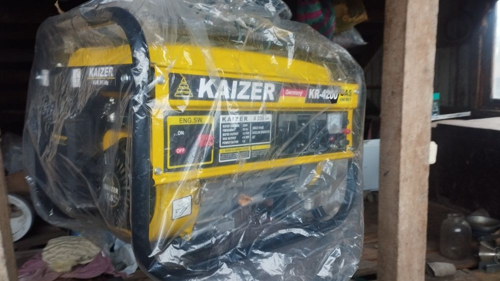 Продам генератор на 220в.4.2кв.газ-бензин
