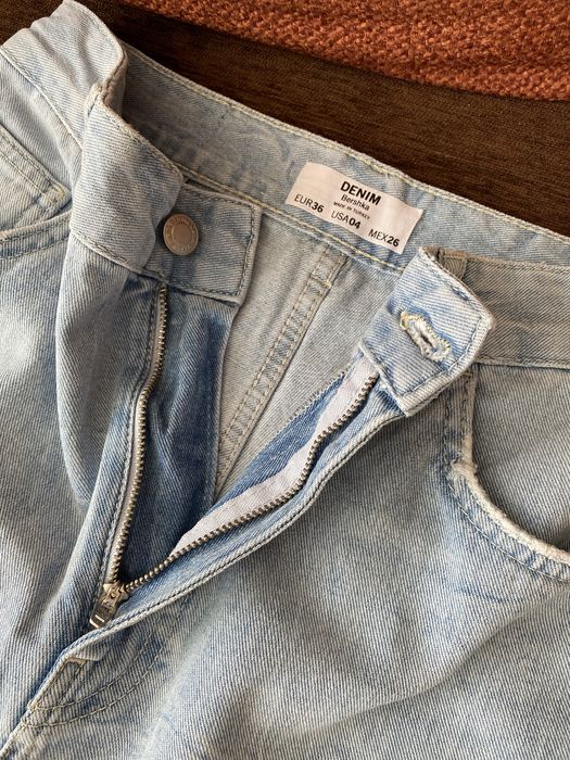 Жіночі джинси з розрізами Bershka