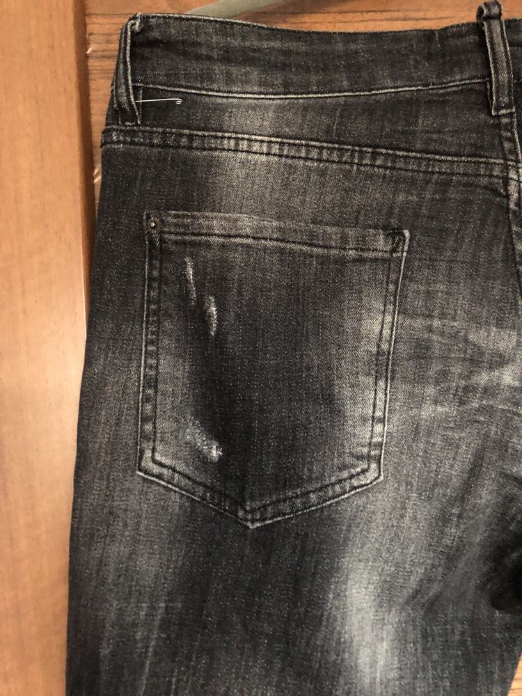 Spodnie dżinsy czarne przecierane DSQUARED2 rozm 52