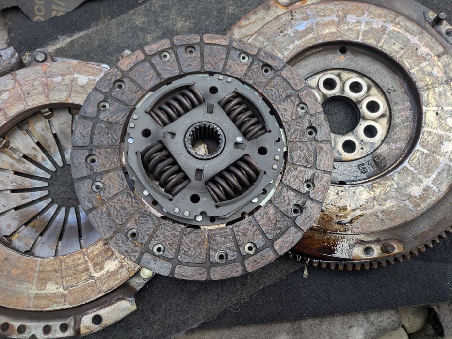 Комплект маховик + корзина +дискToyota RAV4 2.0 бензин 2001 2006 р