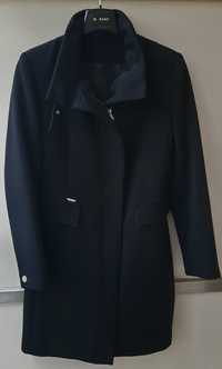 Czarny płaszcz wiosenny
