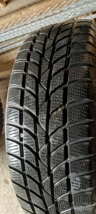 Opony zimowe używane na aluminiowej feldze