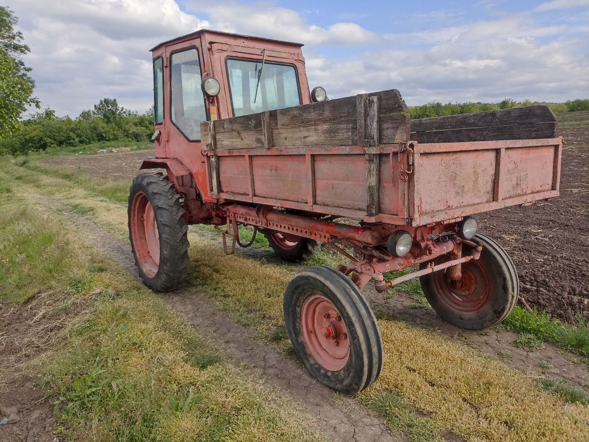 Т-16 робочий стан, на дозаторі, гідравліка працює