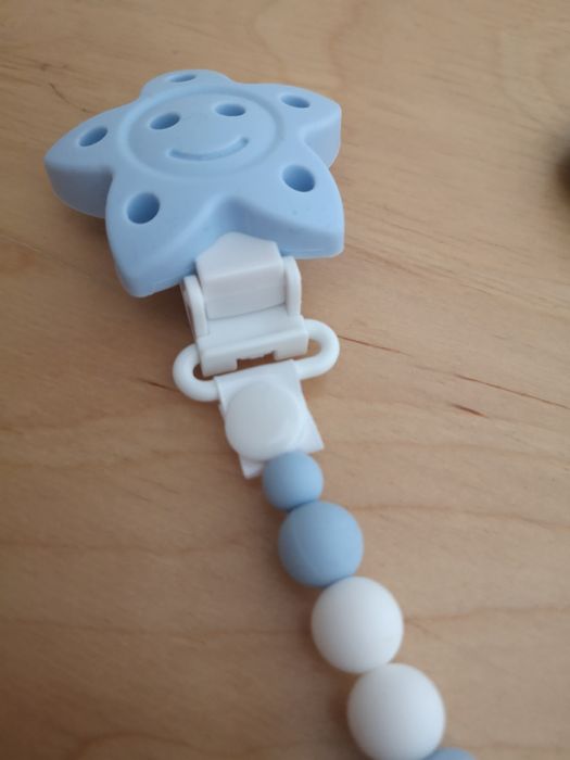 2 porta chupetas novos, nunca usados.