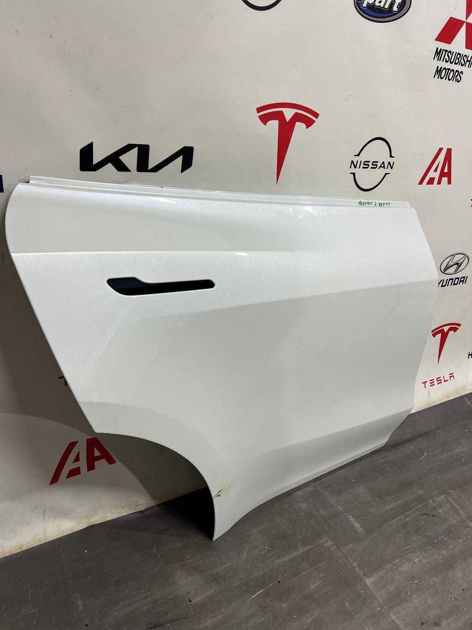 Двері задні праві Tesla Model Y 2020-2024