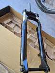 Amortyzator suntour xcm 27,5 rowerowy boost sztywna oś