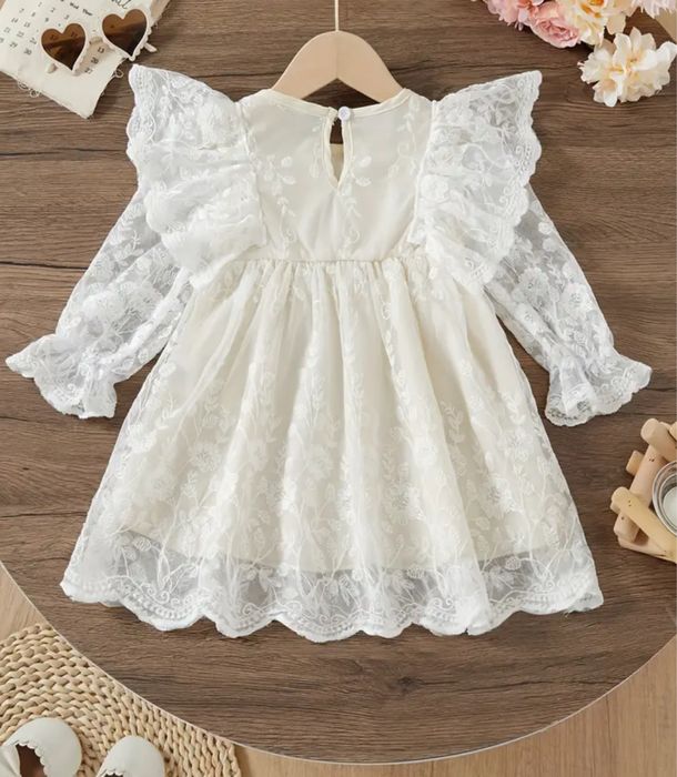 Elegancka sukienka koronkowa haftowana ecru biała Roczek chrzest sesja