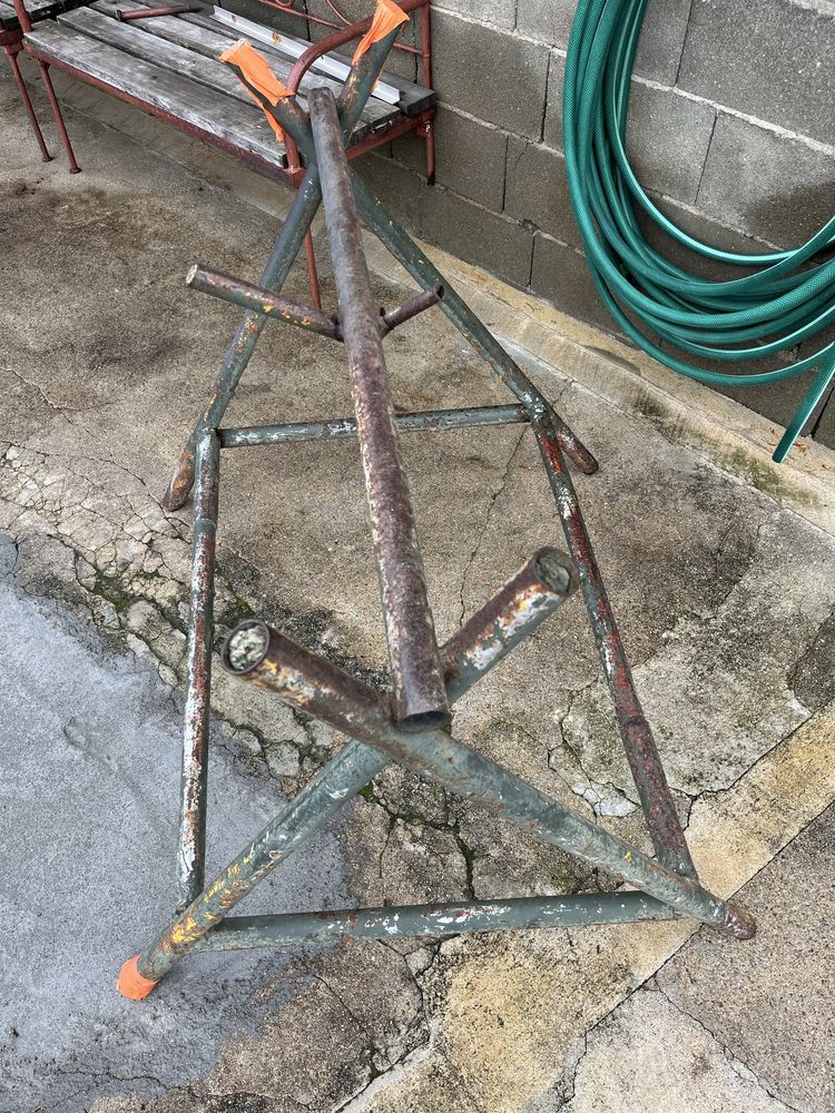 Cavalete de Ferro para cortar lenha