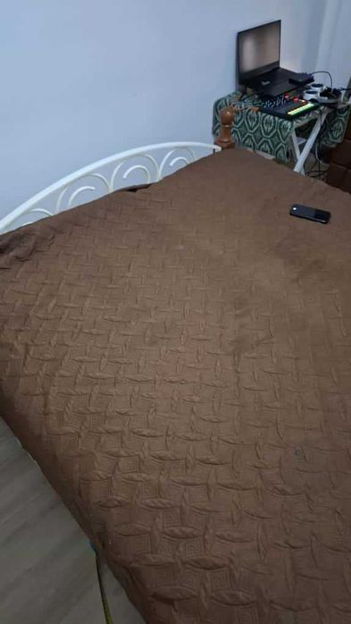 Quarto Completo: Cama de Casal Ferro/Madeira + Colchão + Cómoda