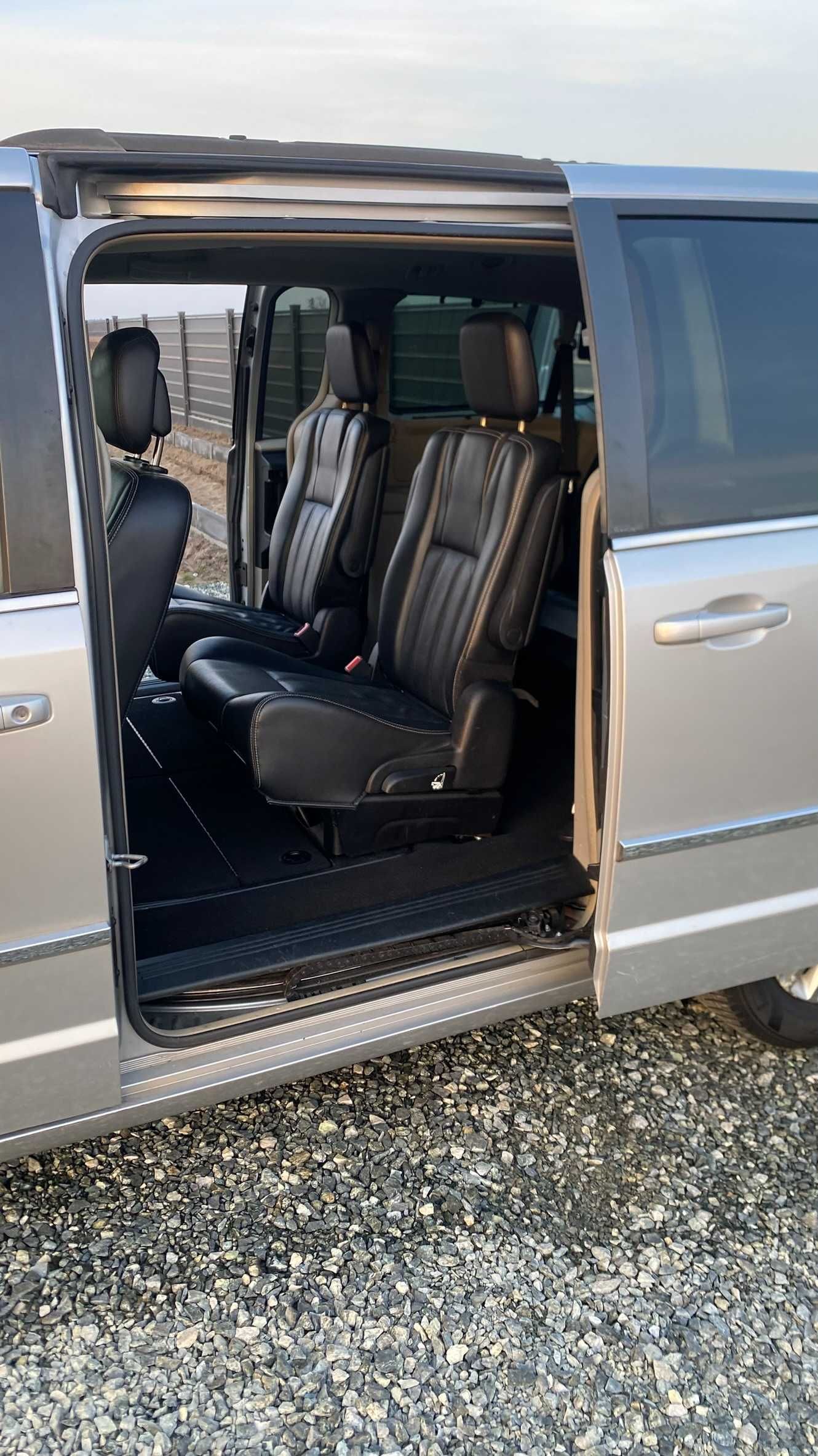 Lancia Voyager 2.8 CRD | 7 osób | dla osób z niepełnosprawnością |