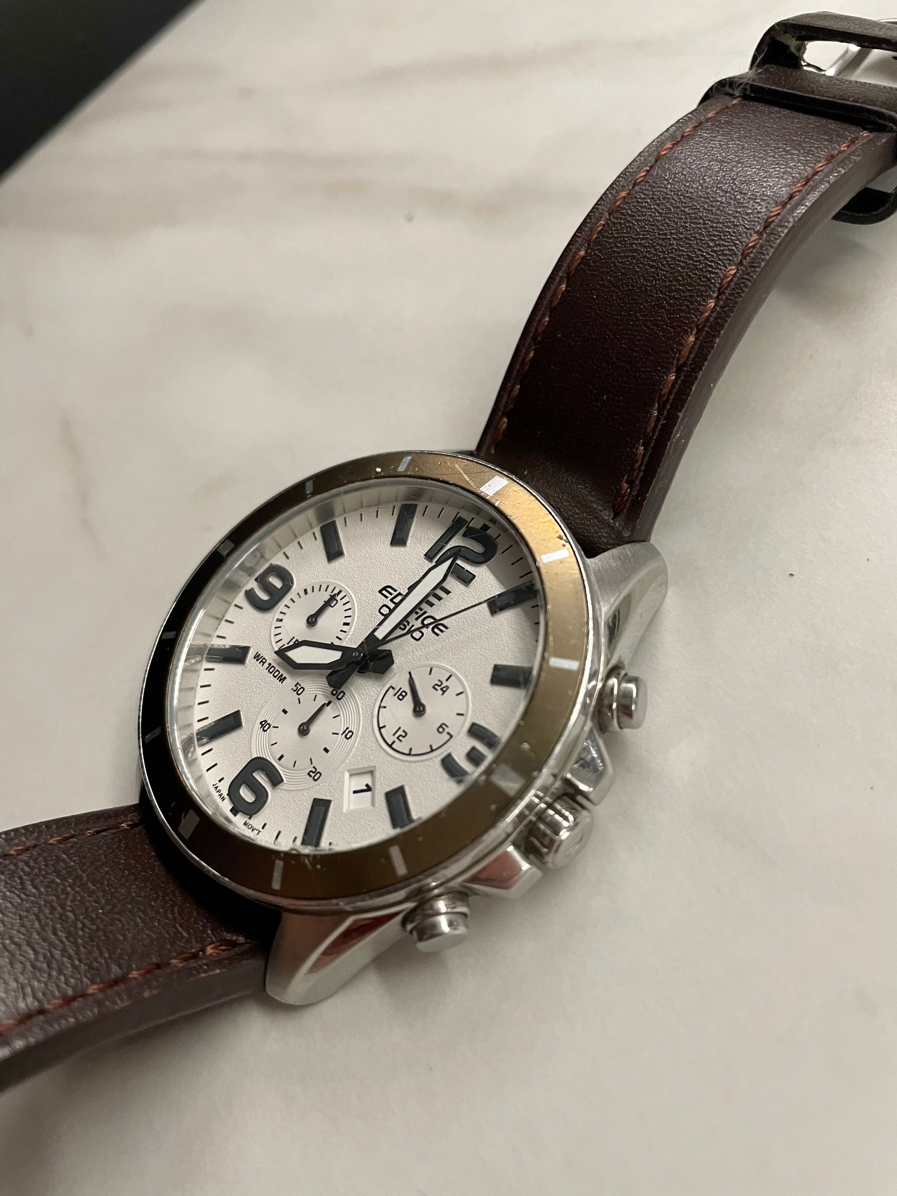 Wodoodporny zegarek Casio Edifice EFR-553