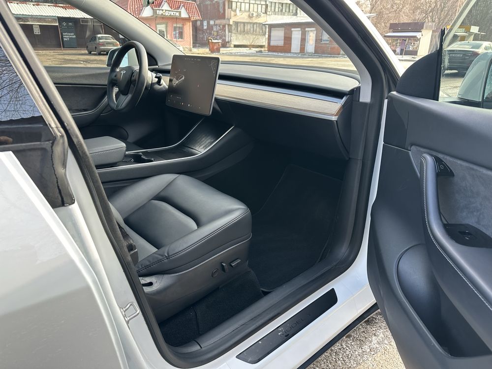 Tesla Mode Y long Range 75
