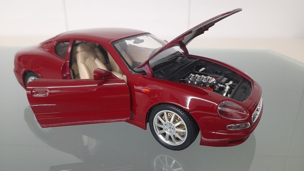 Miniatura Maserati 3000 gt 1/18