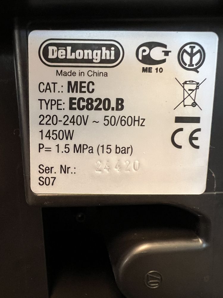 Кофемашина Delongi EC820.B (отличное состояние)