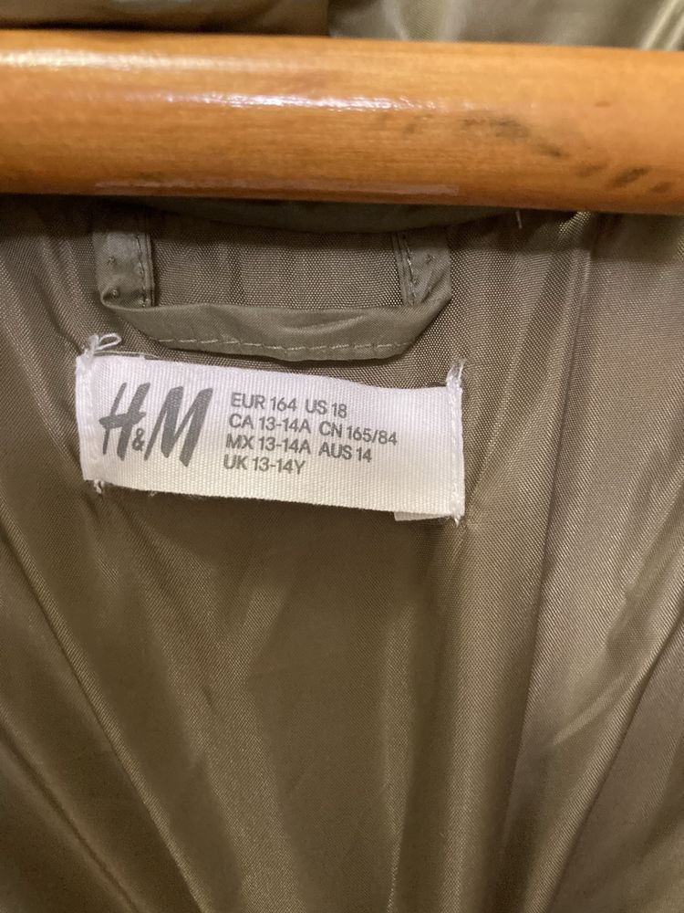 Деми куртка H&M.