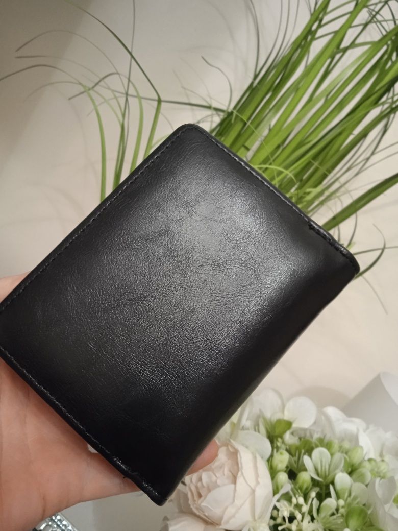 Elegancki czarny portfel męski