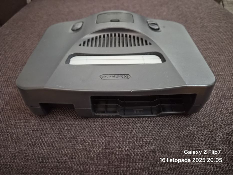 Konsola Nintendo 64 N64 Pal Eur + pad + zasilacz + kabel do tv
