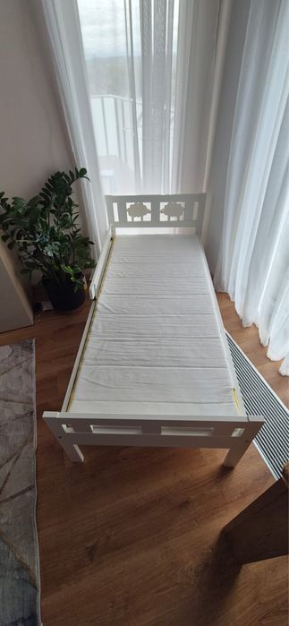 Łóżko z materacem dla dziecka