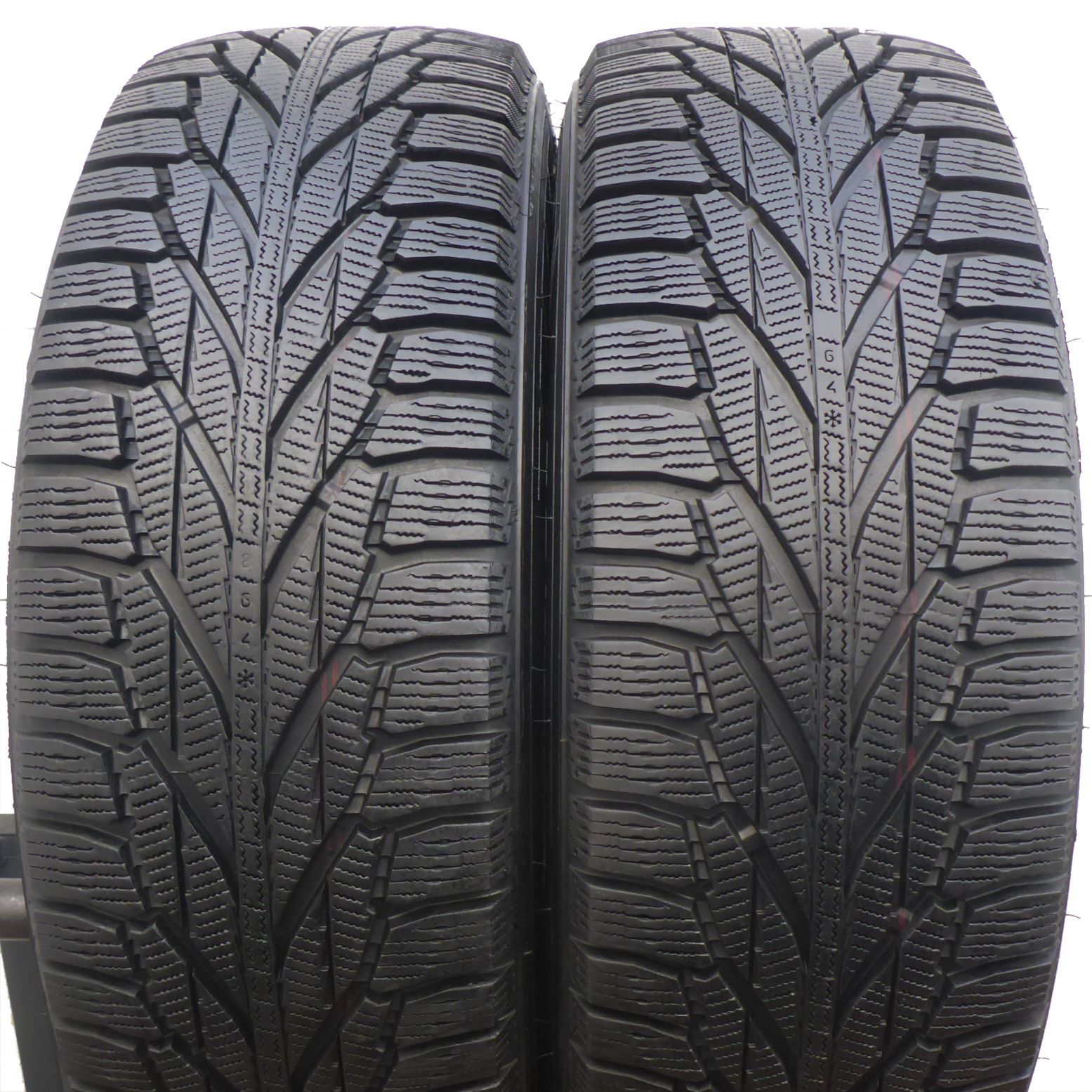 215/70/16 Nokian 215/70R16 100R Hakkapeliitta R2 Zima 2015 6,2-7,5mm