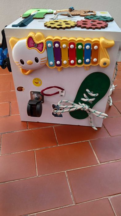 Cubo para desenvolvimento infantil