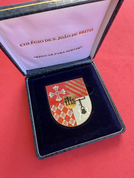 Crachá em caixa do Colegio de Sao Joao de Brito