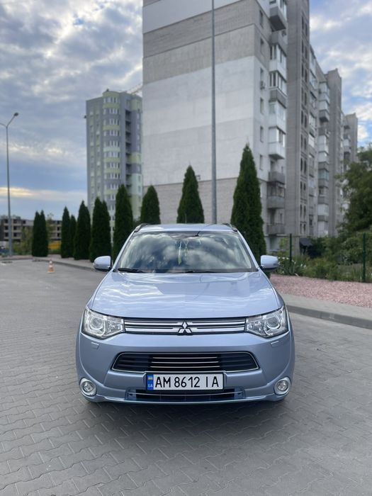 Mitsubishi Outlander PHEV гібрид