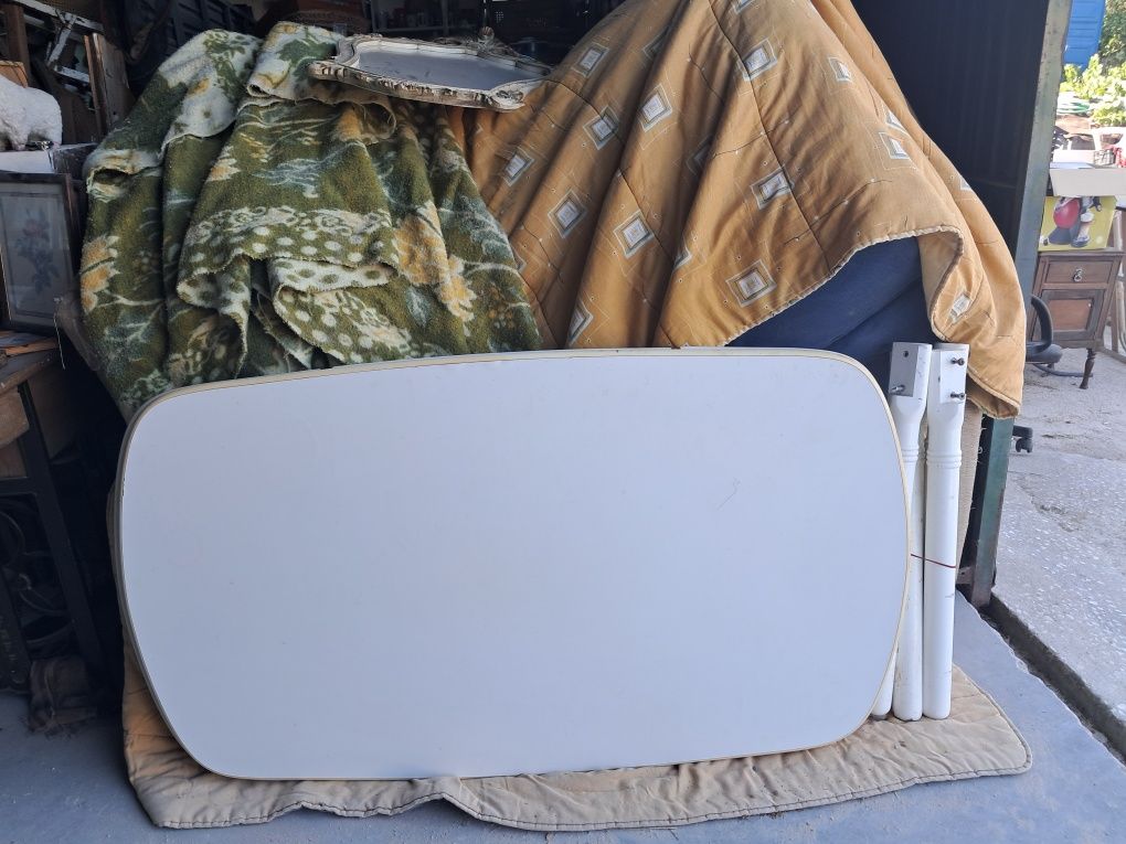 Mesa branca de cozinha extensivel