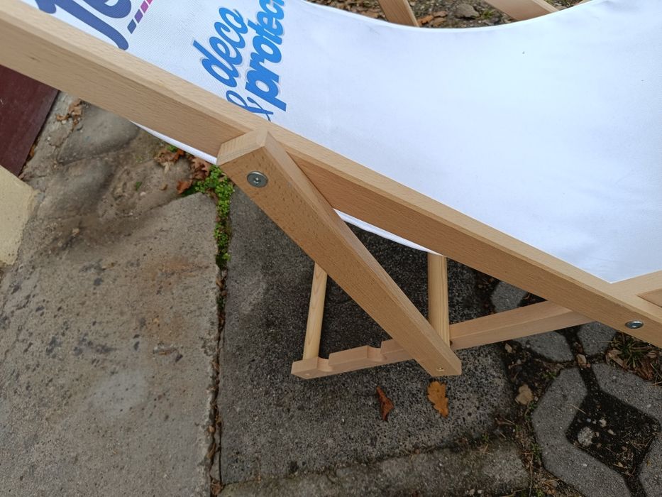 Drewniane krzesła ogrodowe