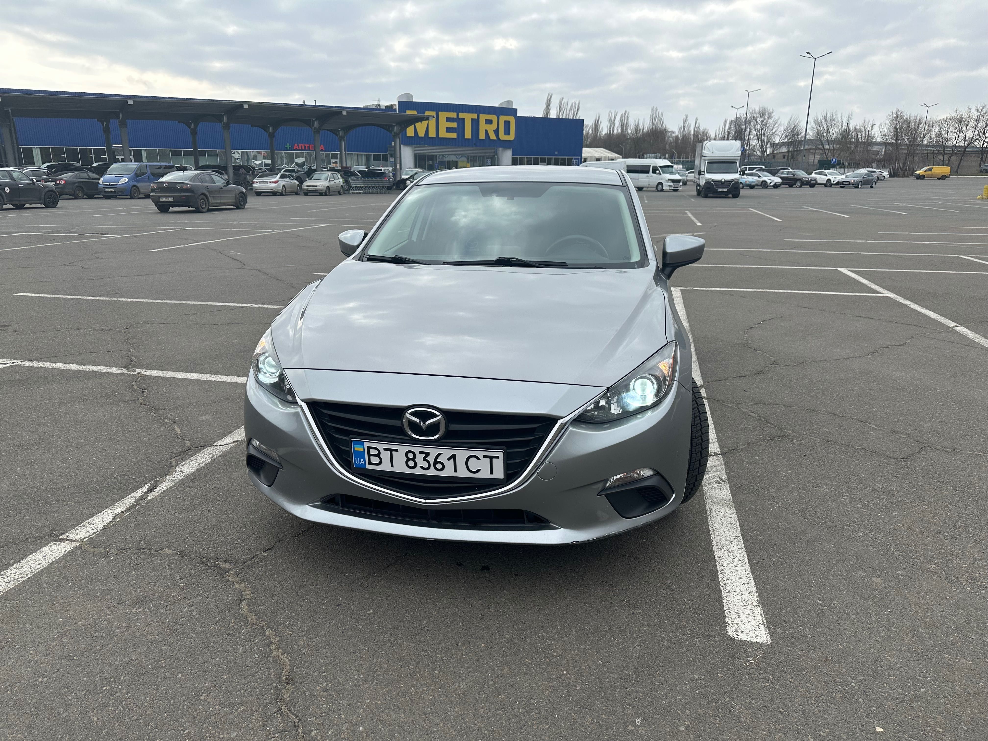 Автомобіль Mazda 3 2016