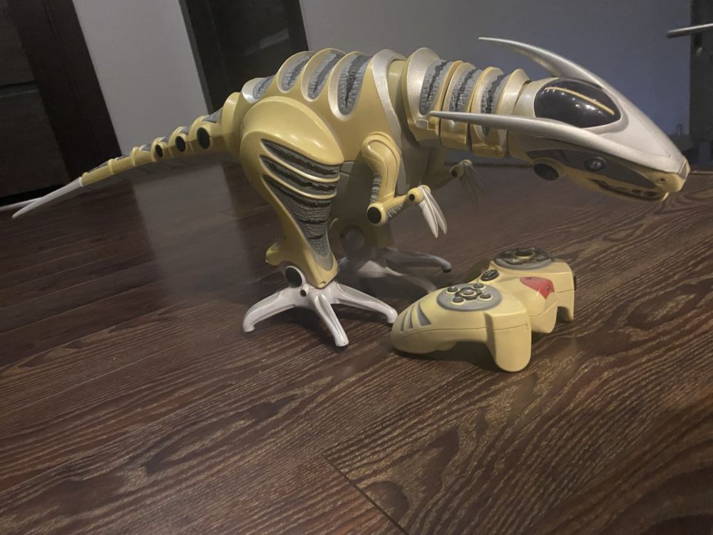 Dinozaur interaktywny z padem. Roboraptor.