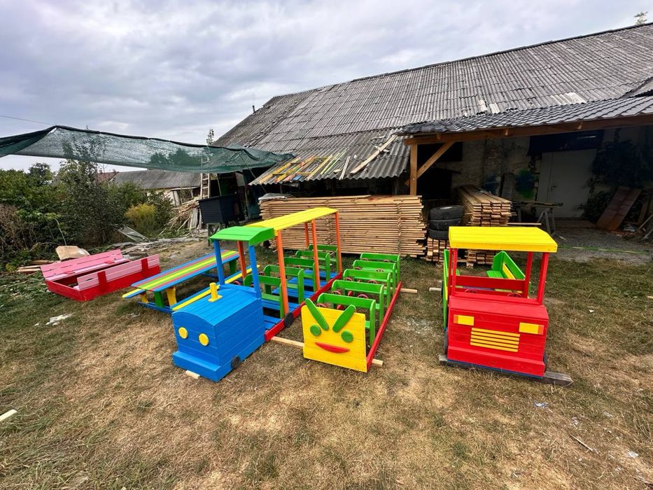 Гусениця на дитячий майданчик