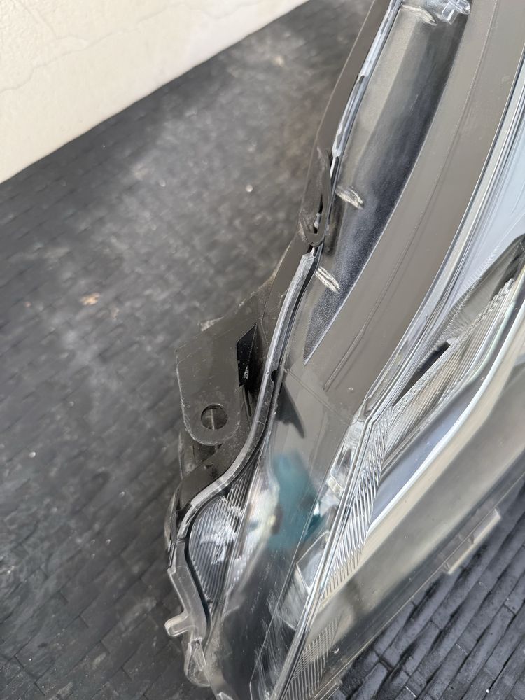 Lampa Lewy Przód Soczewka Toyota Yaris 3 LIFT BRAK USZKODZEN SPRAWNA