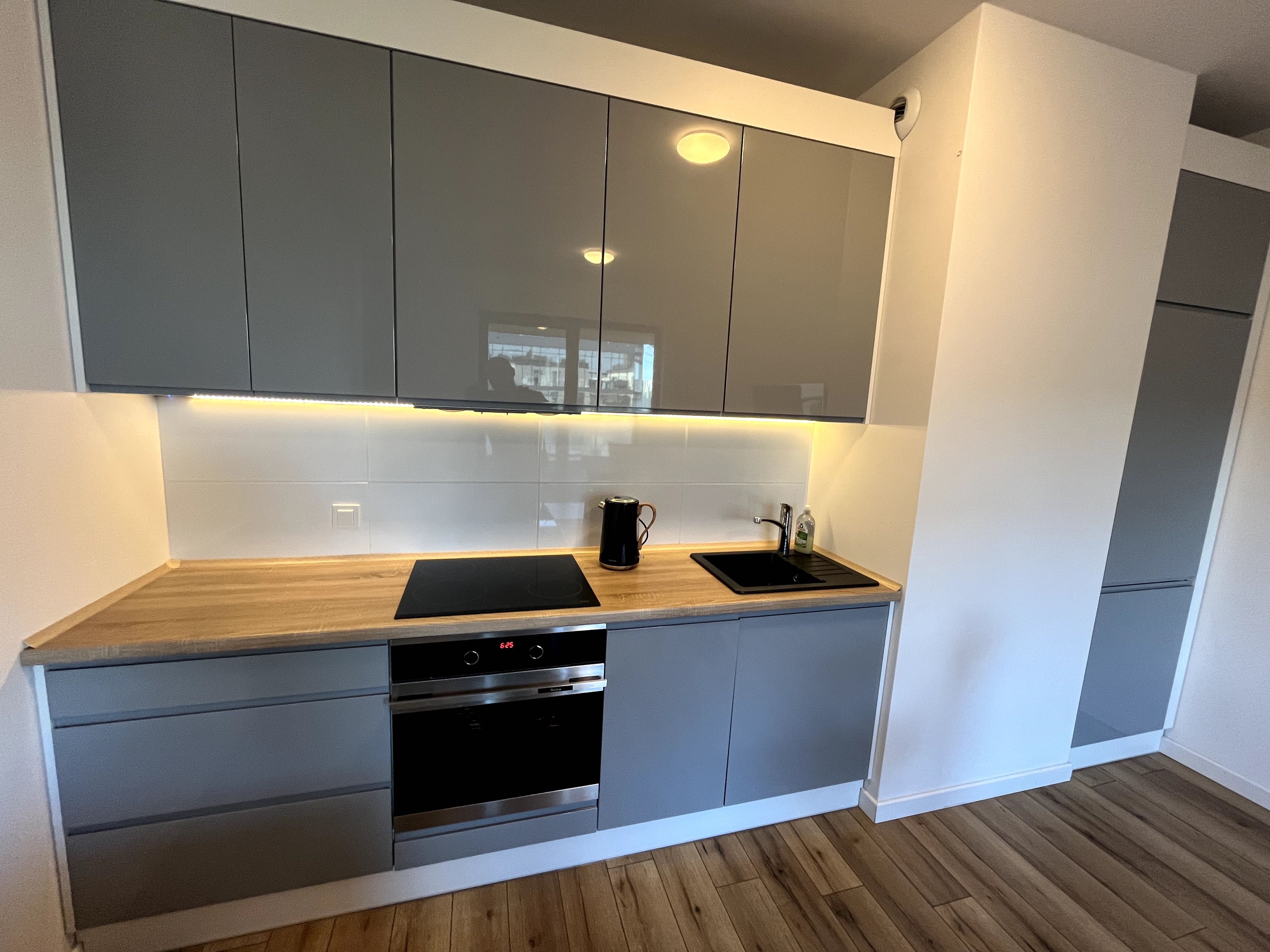 HOLM HOUSE: Piękne i słoneczne 2pokojowe z balkonem i garażem.