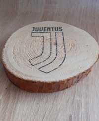 Juventus Turyn. Plaster drewna dekoracyjny