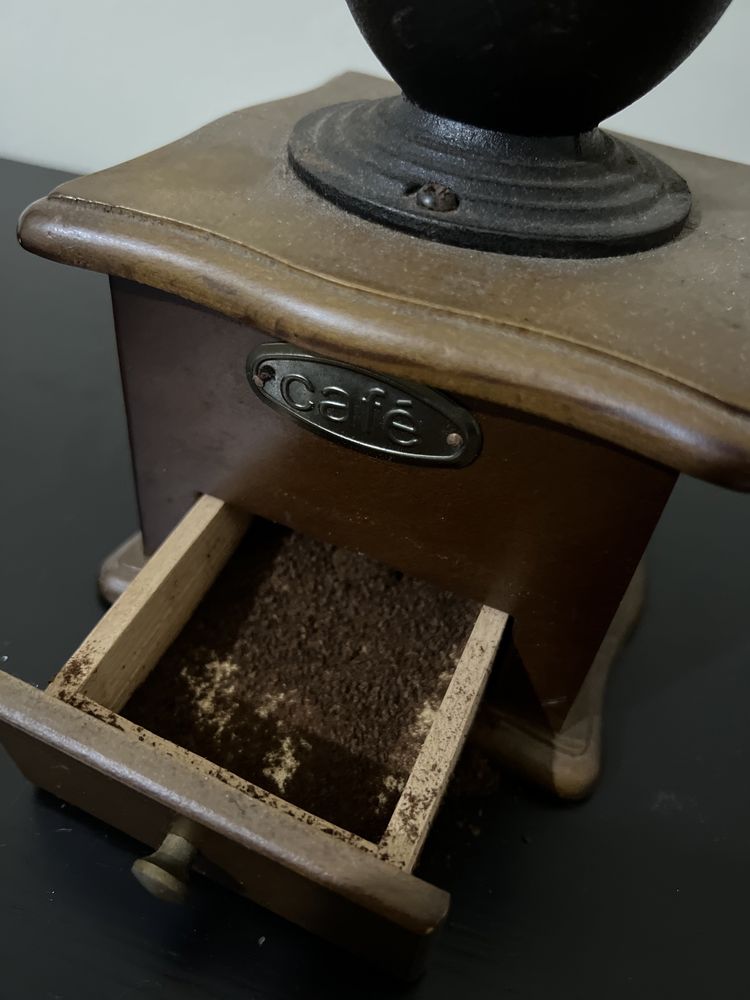 Moinho de cafe ( antigo ) exposição