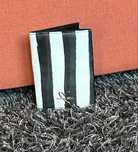 Capa de Passaporte Preto e Branco da Victoria's Secret-Preloved