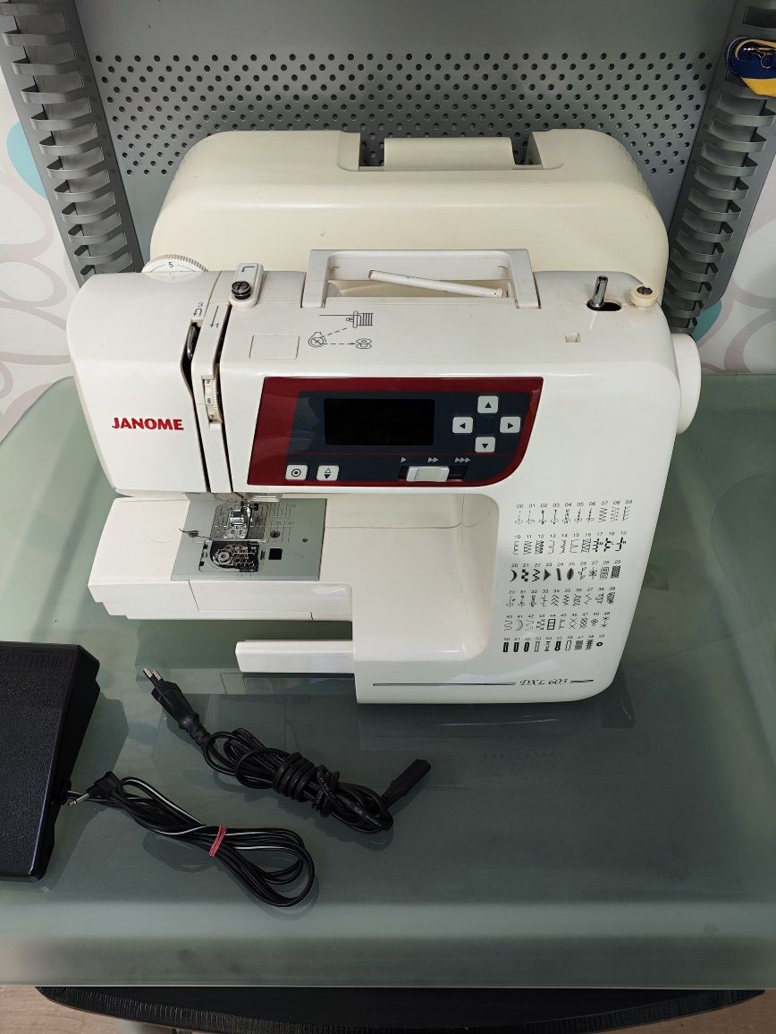 Комп'ютеризована швейна машина Janome DXL603