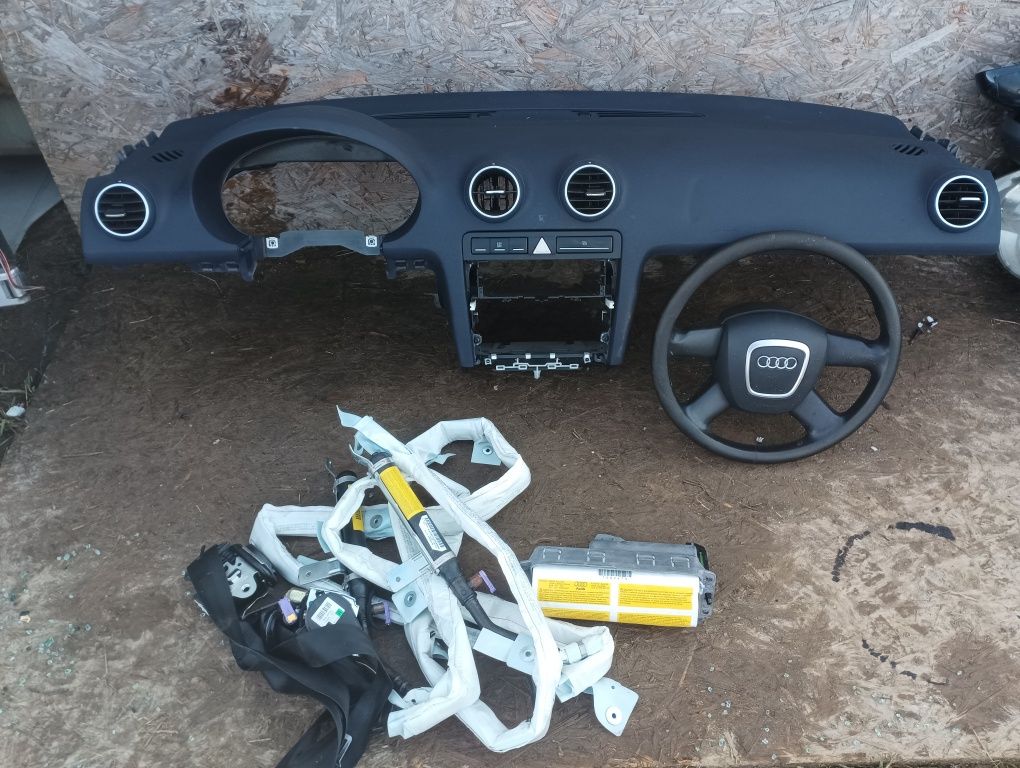 Konsola deska rozdzielcza Audi A3 8p airbag sensor pasy