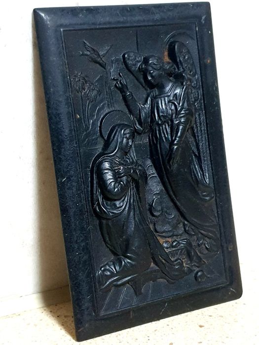 Maravilhosa antiga imagem "a Anunciação" em ebonite