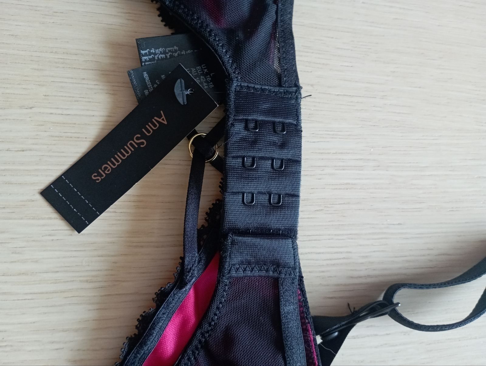 Нові пояси для панчіх Ann Summers