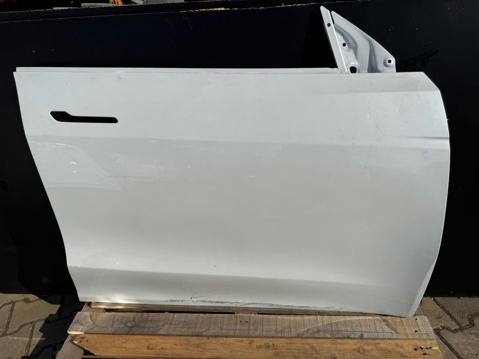 Tesla Model Y двери