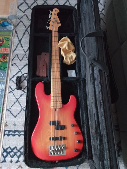 Bas gitara basowa Nexus robiony na zamówienie