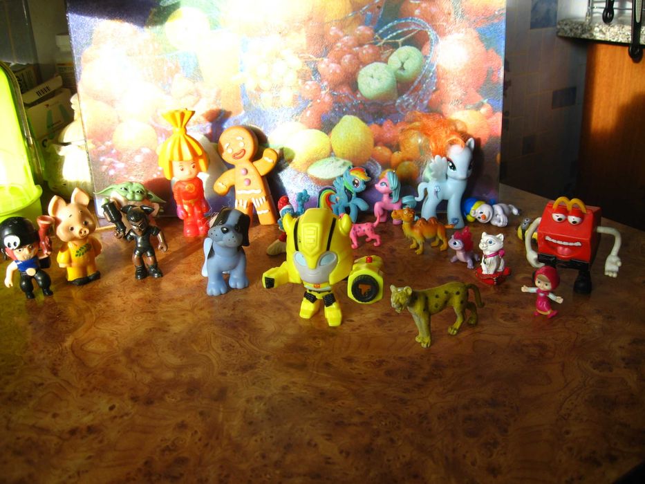 Фигурки героев популярных мультфильмов. Не дорого.