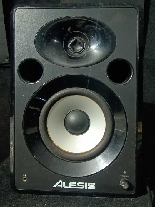 monitor de estúdio Alesis Elevate 5 MKII.