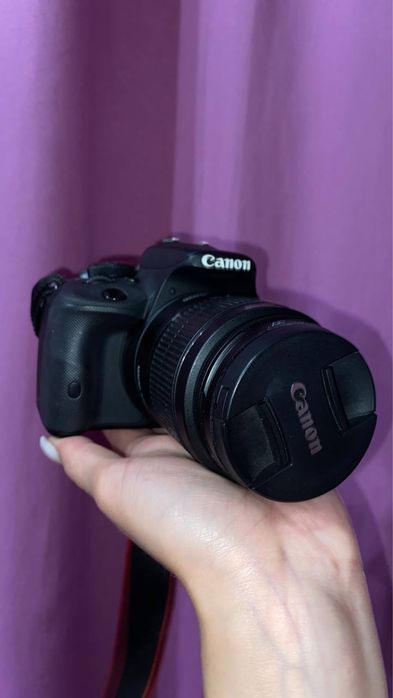 Продам фотоаппарат canon eos 1000d kit (18-55 mm)